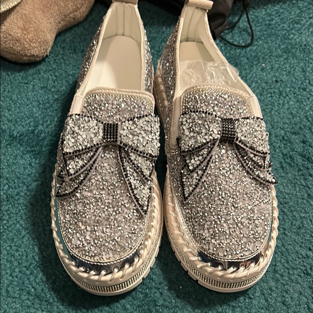 Silver Flats with Decorative Bow and Sparkly Finish size 8.5